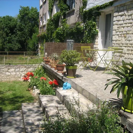 Minoterie De Vars Bed & Breakfast *